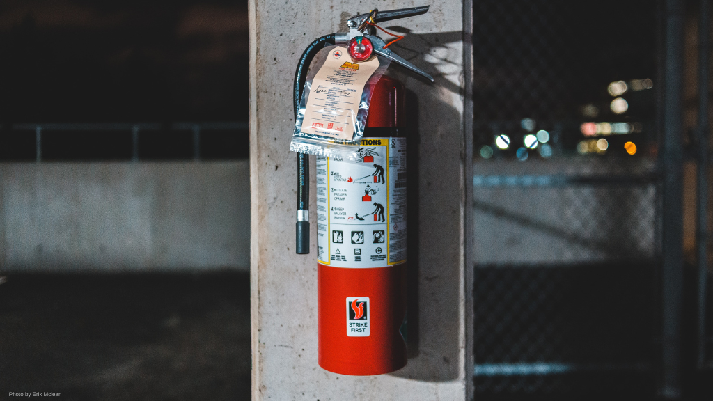 Par mums 1 Photo by Erik Mclean on Unsplash